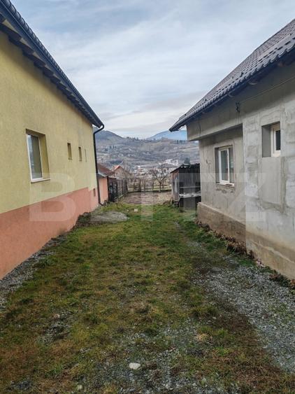 Casă individuală cu 2 camere cu Teren 530 Mp în Exterior Est