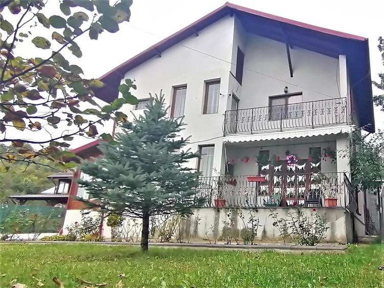 Casă individuală cu 5 camere cu Teren 1000 Mp în Podu Corbului