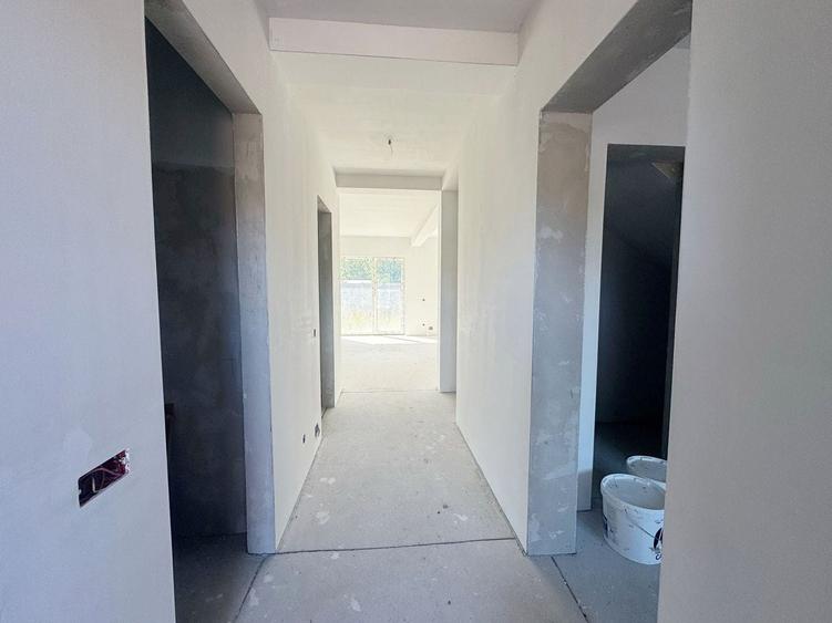 Duplex cu 4 camere cu Canalizare în Florești