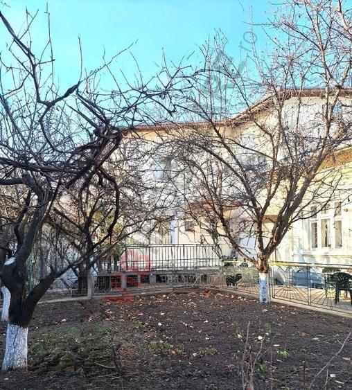 Casă cu 8 camere cu Canalizare în Bucureștii Noi