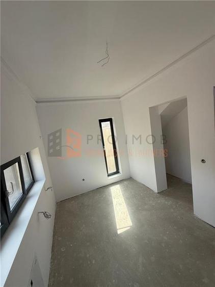 Casă individuală cu 4 camere cu Teren 550 Mp în Pleșești (Berca)