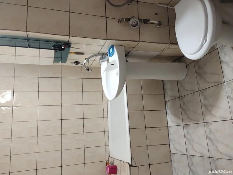 Apartament cu 4 camere decomandat în Est