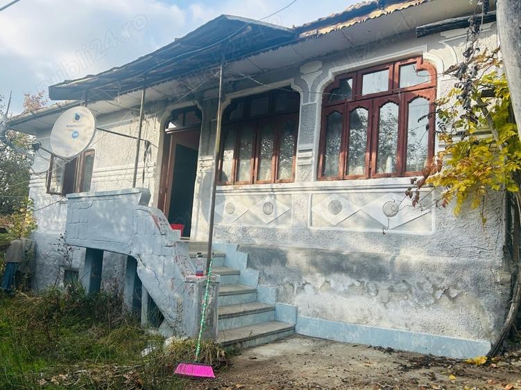 Casă cu 3 camere cu Teren 2872 Mp în Slătioara