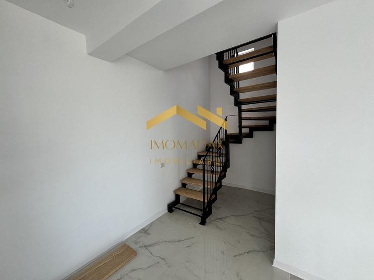 Duplex cu 4 camere cu Canalizare în Utvin