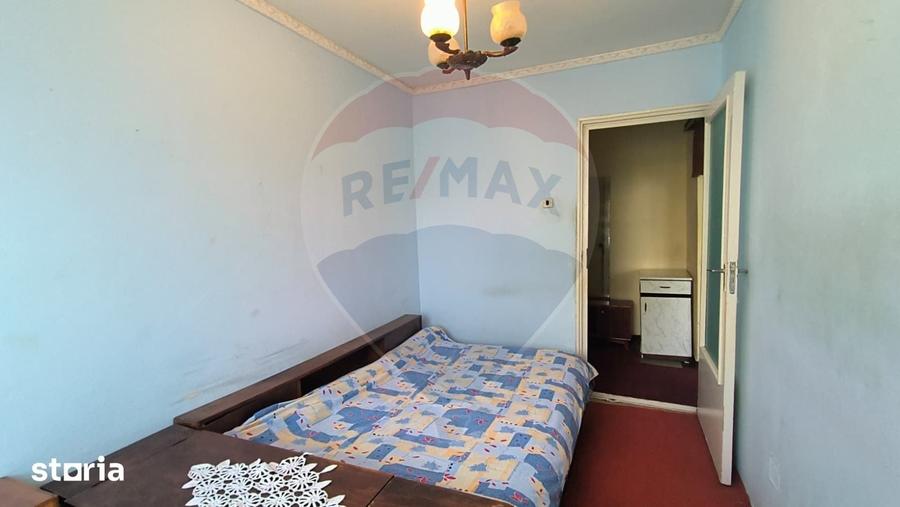 Apartament cu 3 camere decomandat în Micro 17