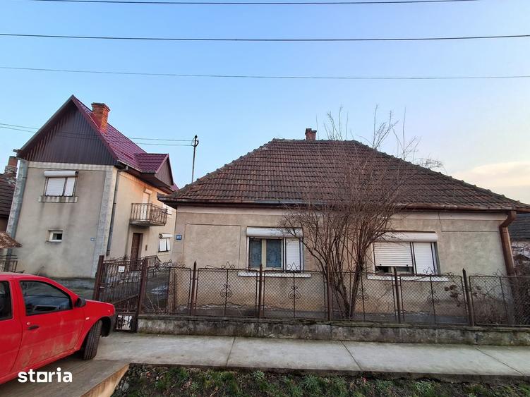 Casă cu 4 camere cu Teren 1440 Mp în Vetiș