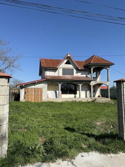 Casă cu 4 camere cu Teren 1000 Mp în Limanu