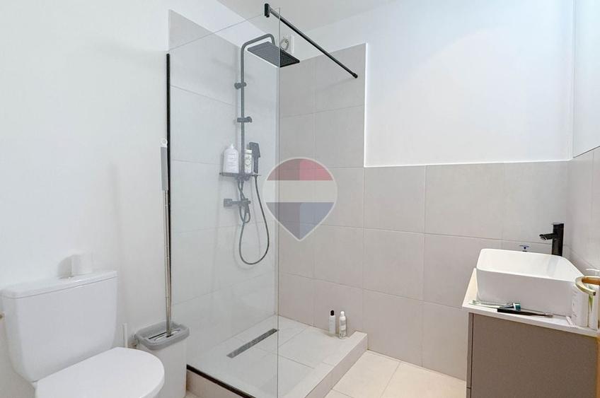 Apartament cu 3 camere decomandat, mobilat în Magheru