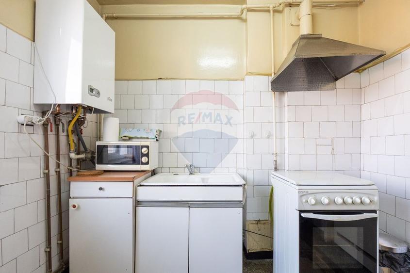 Apartament cu 2 camere semidecomandat, mobilat în Calea București