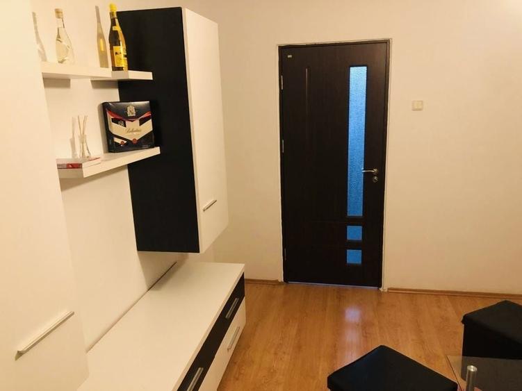 Apartament cu 2 camere semidecomandat, mobilat în Rogerius