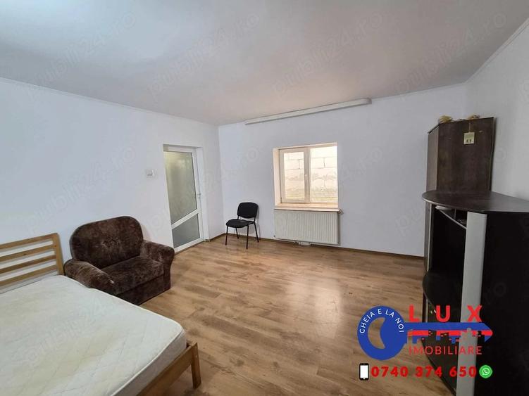 Casă cu 6 camere cu Teren 350 Mp în Babadag