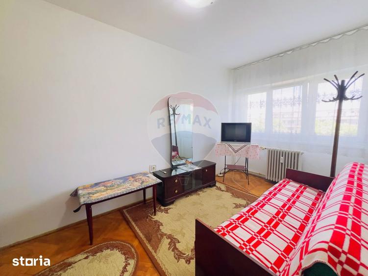 Apartament cu 3 camere semidecomandat în Podgoria