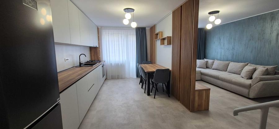 Apartament cu 3 camere decomandat în Exterior Vest