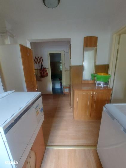 Apartament cu 3 camere decomandat în Aleea Trandafirilor