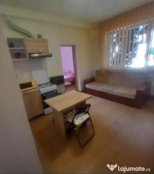 Garsonieră decomandată în Noua