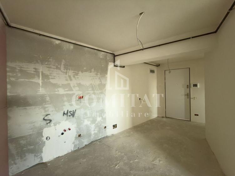 Apartament cu 4 camere semidecomandat în Zorilor