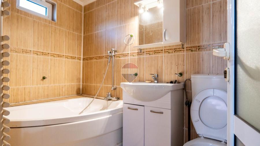 Casă individuală cu 9 camere cu Teren 160 Mp în Chitila