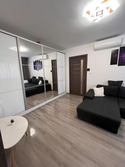 Apartament cu 3 camere semidecomandat în Central