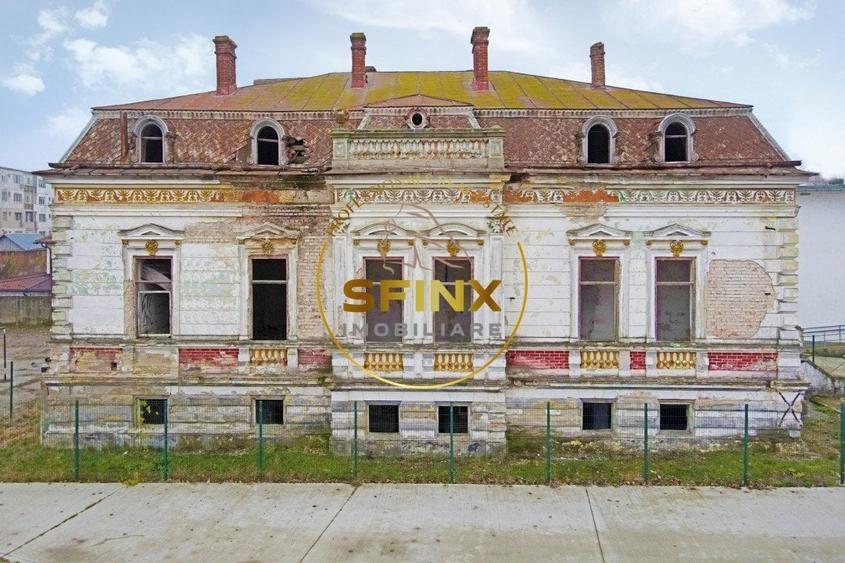 Casă individuală cu 12 camere cu Teren 2998 Mp în Costești