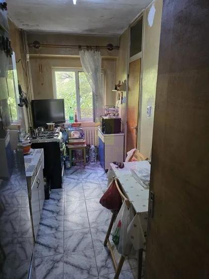 Apartament cu 3 camere semidecomandat în Lacul Tei