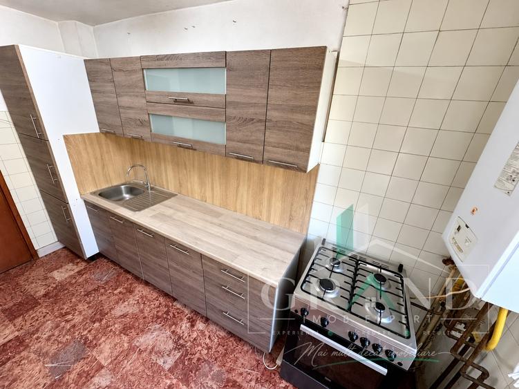 Apartament cu 3 camere decomandat, mobilat în Zorilor