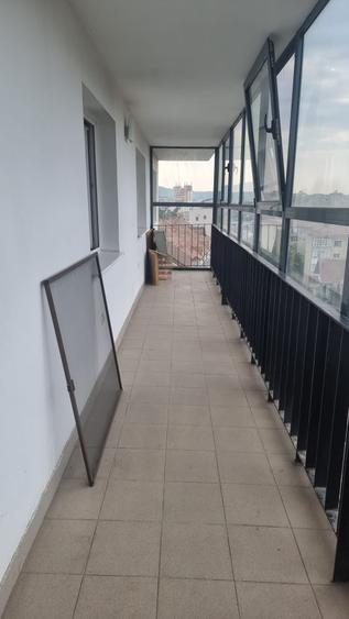 Apartament cu 3 camere decomandat în Libertății