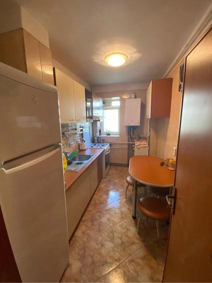 Apartament cu 3 camere decomandat în Fundeni