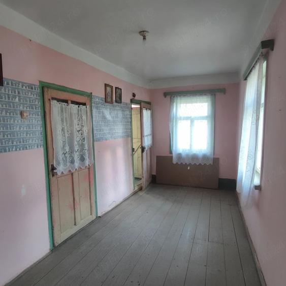 Casă cu 4 camere cu Teren 1048 Mp în Valea Seacă