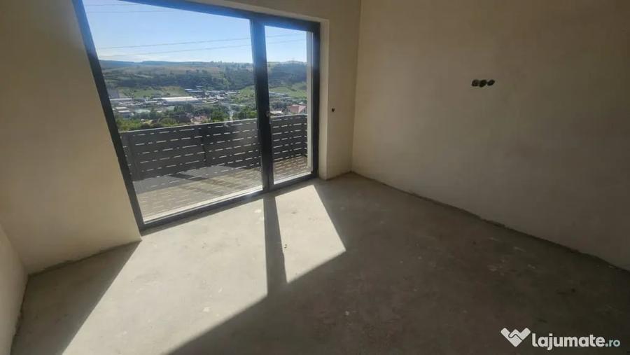Apartament cu 2 camere semidecomandat în Baciu