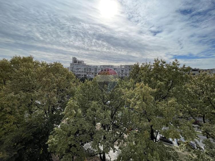 Apartament cu 4 camere semidecomandat, mobilat în P-ța Unirii