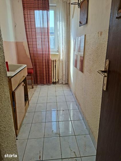 Apartament cu 3 camere semidecomandat în Central