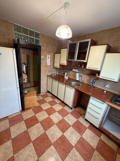 Apartament cu 2 camere semidecomandat în Mioriței