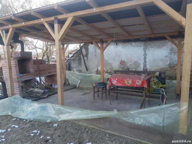 Casă în Telești