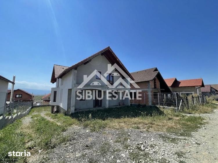 Casă cu 5 camere cu Teren 500 Mp în Șura Mare