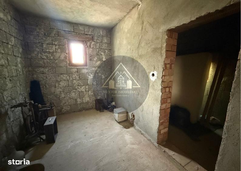 Casă cu 4 camere cu Teren 2500 Mp în Ațel