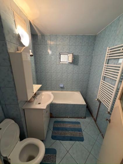 Apartament cu 2 camere decomandat, mobilat în Central