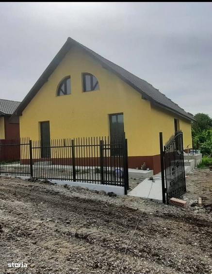 Casă cu 4 camere în Voinești