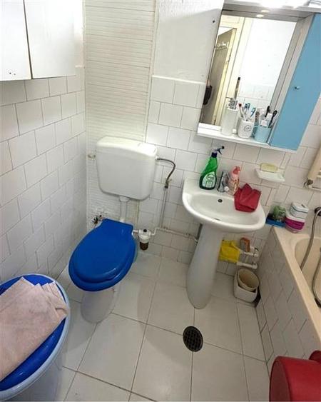 Apartament cu 2 camere nedecomandat, mobilat în Decebal