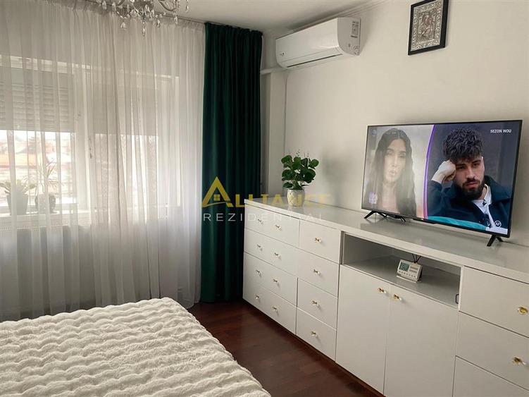 Apartament cu 3 camere decomandat, mobilat în Central