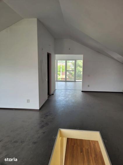 Casă cu 6 camere cu Teren 511 Mp în Central