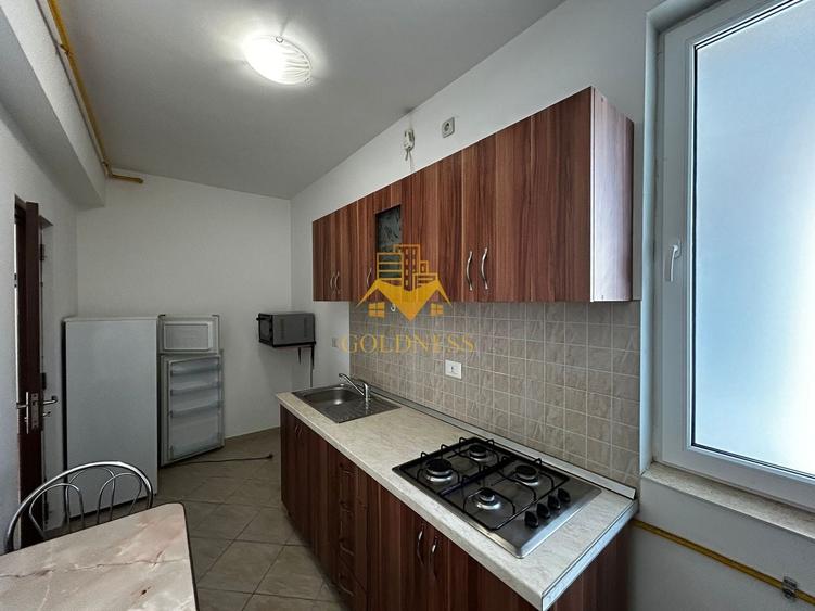 Apartament cu 2 camere semidecomandat, mobilat în Central