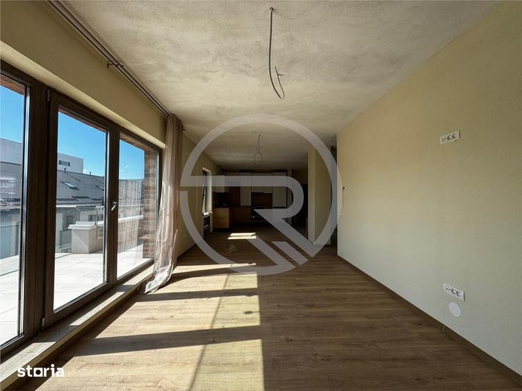 Apartament cu 3 camere semidecomandat în Borhanci