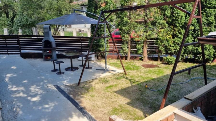 Casă cu 5 camere cu Teren 227 Mp în Poiana