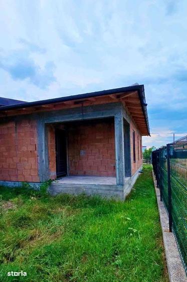 Casă cu 4 camere cu Teren 450 Mp în Racovița
