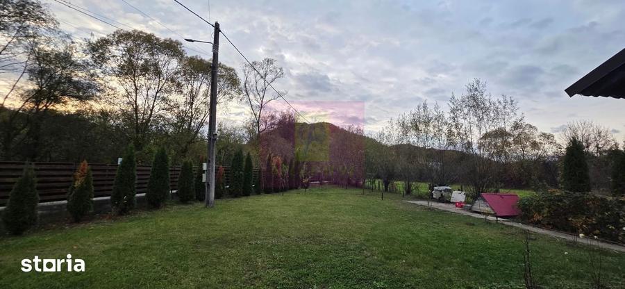 Casă cu 5 camere cu Teren 993 Mp în Adunați