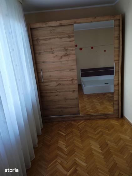 Apartament cu 3 camere semidecomandat, mobilat în Colentina