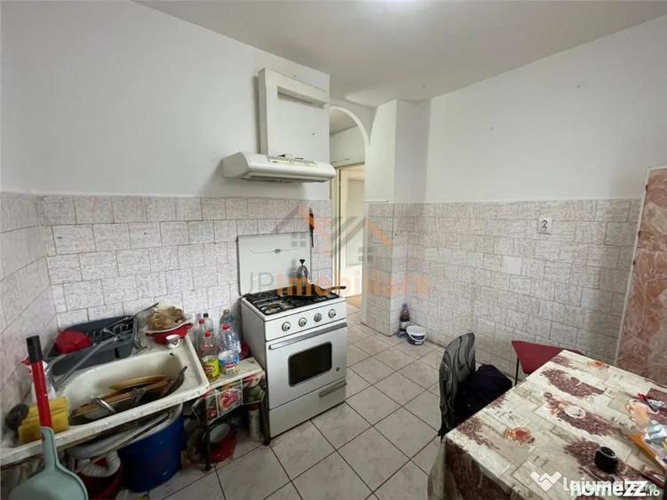 Apartament cu 3 camere decomandat în Decebal