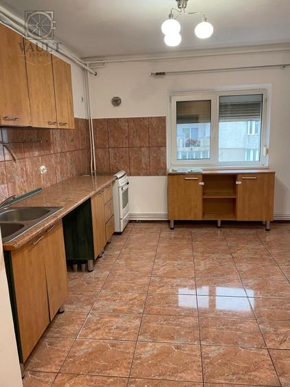 Apartament cu 3 camere decomandat, mobilat în 13 Septembrie — fotografia 1
