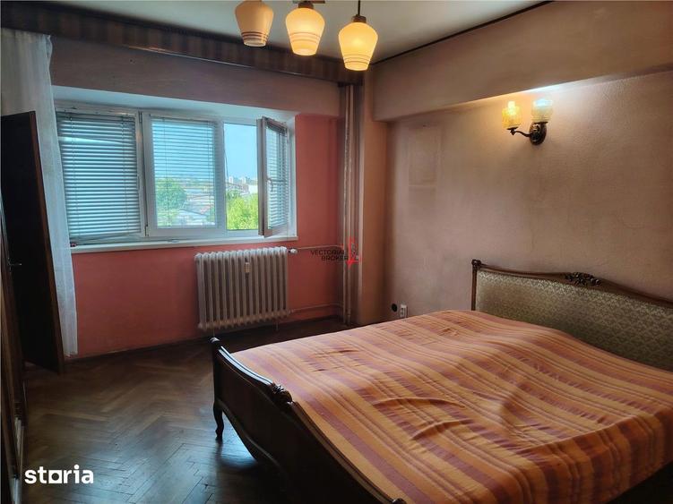 Apartament cu 3 camere decomandat în Grivița