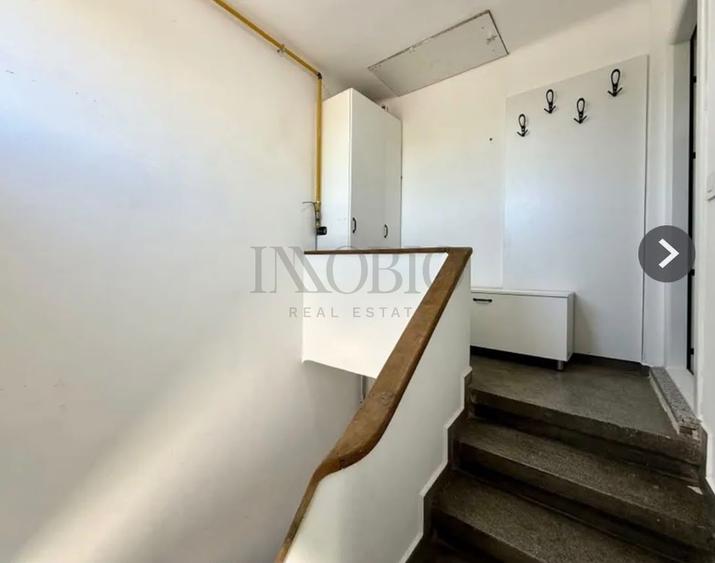 Apartament cu 3 camere semidecomandat, mobilat în Primăverii